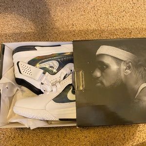 NIKE LEBRON JAMES WOMENS AIR MAX SOLDIER SIZE 9 | WORN ONCE